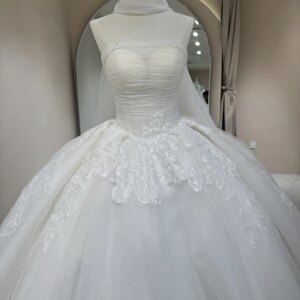 Customized Ball Gown Sweetheart Neckline Sequined Pearls Appliqued Sleeveless Wedding Bridal Gown Dresses Dw0078