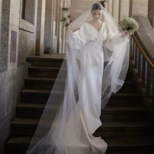 Elegant Soft Satin Mermaid Wedding Dress Long Sleeves V Neck Simple Sheath Sweep Train Bridal Gown Bridal Photoshoot Dress