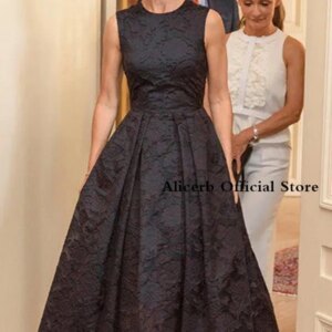 Elegant Lace High Low Evening Occasion Dresses A Line Sleeveless Jewel Neck Party Cocktail Gowns Mother Of Bride Groom Wears