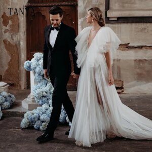 Deep V Neck Wedding Dress With 3D Flowers Plisse Tulle Short Sleeves Backless A Line Sweep Train Boho Bridal Gown Chic TSWD332