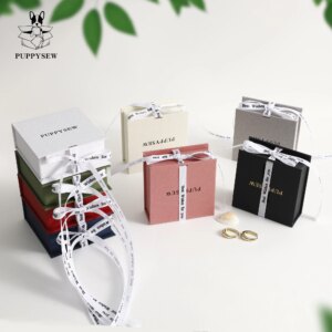 PUPPYSEW 9*9*3.5cm Luxury Flip Magnetic Strap Jewelry Box Cardboard Textured Paper Necklace Bracelet Necklace Jewelry Box Custom