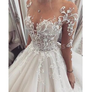 Bespoke Wedding Dress with Court Train O-Neck and Tulle Appliques customized