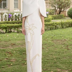 Epoch Crepe Evening Dresses فساتين مناسبة رسمية Elegant Sleek Sleeveless Dress With Sculpted Cape And Floral Embellishments