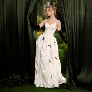 Customized Spaghetti Straps Wedding Dress With Bows Sleeveless Satin Vintage Bridal Gown A Line Sweep Train Elegant Bridal Dress