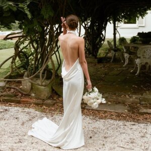Sexy Backless Mermaid Wedding Dress O Neckline Sleeveless Soft Satin Simple Sweep Train Elegant Outdoor Bridal Gown Chic TSWD718