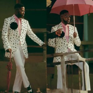 Luxury Handmade Flower Men Wedding Suits Crystal Peaked Lapel Tuxedo Groom Wear 2 Pcs Jacket Pants Prom Evening Party Customized