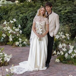 Elegant Ivory Satin And Lace Wedding Dress Short Sleeves O Neckline Bridal Outdoor Dress A Line Sweep Train Bridal Gown TSWD726