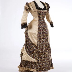 1889s Victorian Edwardian Bustle Dress Royal Court Historical Walking Day Fashion Noble Ball Gown