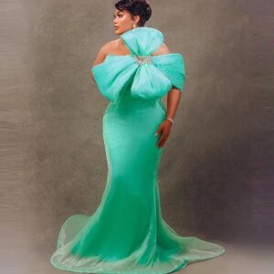 2025 Off Shoulder Blue Prom Dresses Sleeveless Custom Made bendkleider Beading Long Evening Dress Crystals Mermaid