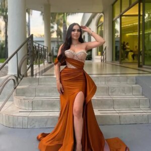 Customized Luxury Jersey A-Line One Shoulder Crystal Evening Dresses Strapless Panel Train Special Occasion Gowns Mode