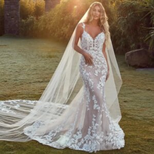 Elegant Lace Mermaid Wedding Dresses Spaghetti Strap Illusion V Neck Bridal Gown Backless Sweep Train Outdoor Robe De Mariee