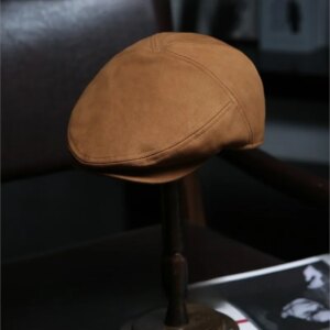 Frosted leather cap with circumference forward