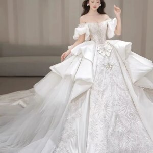 White Wedding Dress Fluffy Skirt Pleated Banquet Luxurious Ball Dress Can Be Customized With Floor Length Skirt And Trailing