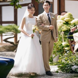 Elegant Sleeveless Satin And Tulle Bridal Gown O Neck A Line Floor Length Wedding Dress Simple Bridal Photo Shoot Dress G4974