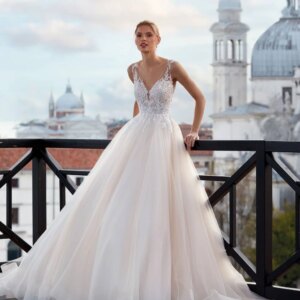 Sexy Spaghetti Strap Wedding Dress 2025 Charming Lace Applique Bridal Gown Elegant Sleeveless A-line Floor-length Gown Customize