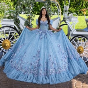 Sky Blue Shiny Quinceanera Dresses Off Shoulder Ball Gown Sweet 16 Dress Beads Sequin Applique Lace Tull Tiered Birthday Party
