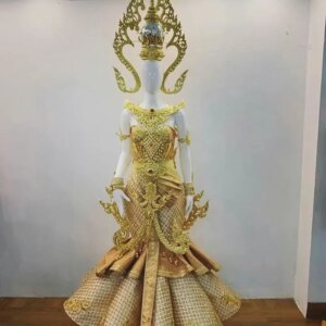 Performance clothes Dai bar Thai tail dress female welcome etiquette model magazine shooting hosted catwalk reception.