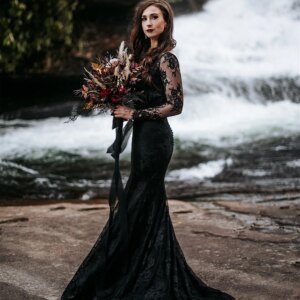 Black Gothic Wedding Dresses Long Sleeves V-Neck Lace Mermaid Bridal Gowns Vintage Sexy Backless Country Bride Wear Customized