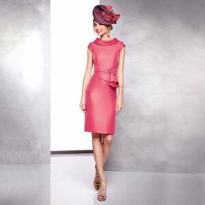 Peach Pink Satin Mother of the Bride Dresses for Weddings Knee Length Column Wedding Guest Gowns Short Cap Sleeves Party Dress