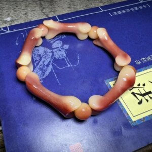 Natural Blood Camel Bone Carved Joint Men’s And Women’s Bracelets For Cultural Play. The Camel Bone Does Not Fade. Bracelets For