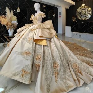 Customized champagne color Off Shoulder Quinceanera Dress sequin applique 3D flower Tull Bow vestidos de 15 Quinceanera 
