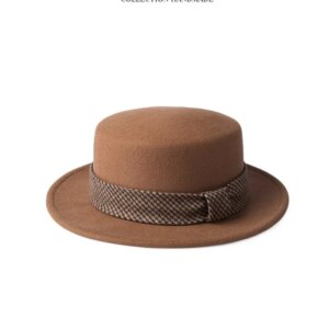 Small people wear a flat hat women elegant fashion along the top girth