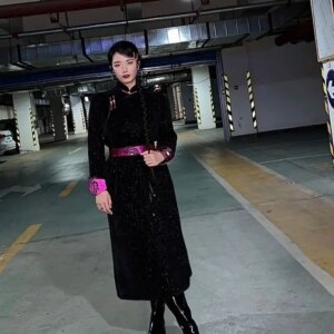 Glossy Black Mongolian Robe Long Sleeve Fashion Temperament Dark