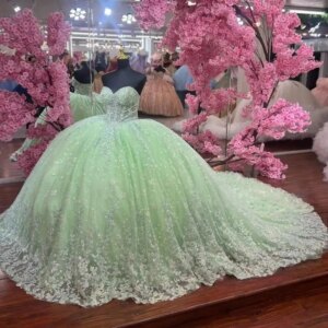 Green Glitter Ball Gown Quinceanera Dresses Off The Shoulder Sequined Appliques Lace Beads Tull Tiered Vestidos De 15 Anos Sweet