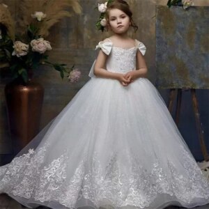 Flower Girl Dresses for Wedding 2025 Puffy Tulle Ball Gown With Bows Princess First Communion Gowns White Lace Appliques