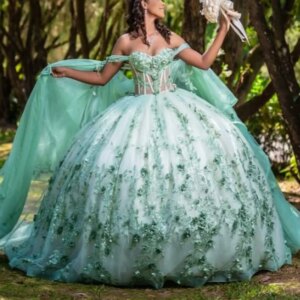 Mint Green Shiny Quinceanera Dresses Off Shoulder Ball Gown Sweet 16 Dress Beads Appliques Lace Tull Birthday Party Vestidos