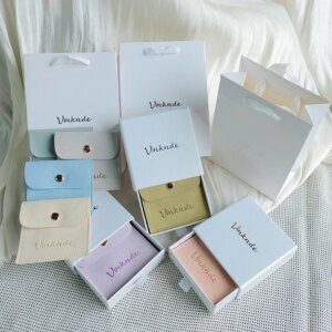 50Set Bulk Custom Logo Printed White Kraft Paper Shopping Tote Bag Bracelet Earrings Jewelry Drawer Boxes Micrfoiber Button Bags