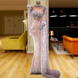 Sparkling Prom Dresses Long Sleeves Halter V Neck Appliques Sequins Beaded Evening Dresses Lace Floor Length Celebrity Evening