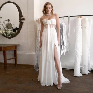 Strapless Chiffon Simple Wedding Dress A Line High Side Split Elegant Bridal Gown Sleeveless Lace Up Back Beach Bridal Dress