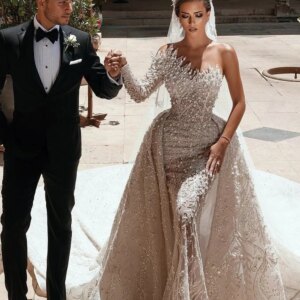 More Pearls One Shoulder Wedding Dresses Luxurious Lace Appliques Bridal Gowns Custom Made Detachable Train Vestido de novia
