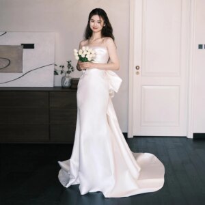 Elegant Sweetheart Neck Mermaid Wedding Dress Satin Sleeveless Sheath Bridal Gowns Simple Bridal Photo Shoot Dress TSWD646
