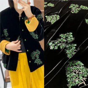 The high-end custom-made new Chinese-style silk and velvet embroidered fabric for autumn winter cotton-padded clothes is thick