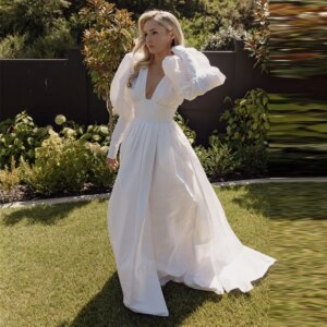 Customized Vintage Taffeta V Neck Wedding Dresses Puffy Long Sleeves Bridal Gown A Line Sweep Train Bridal Photoshoot Dress