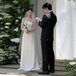 Customized Soft Satin Simple Bridal Gown Spaghetti Straps Sleeveless A Line Sweep Train Zipper Elegant Wedding Dress 웨딩드레스 G4937