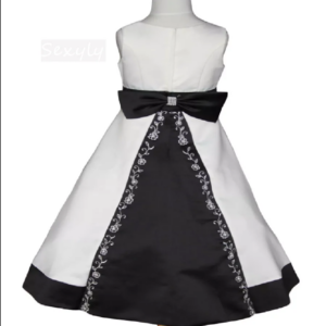 Black And White Flower Girls Dresses With Embroidery Princess Gothic Kids Birthday Party Dress First Communion Gown Customzied