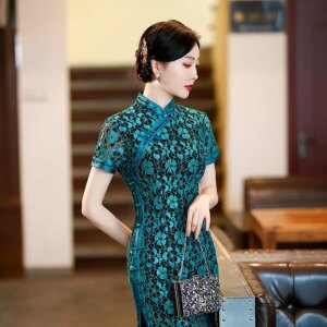 Women’s green cheongsam lace hollow-out craft short-sleeved stand-up collar evening dress
