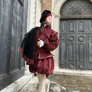 Men’s Tudor Elizabethan Period Costume Red Royal Court Pince Tudor King Costume Renaissance Nobleman Costume Suit with Hat Cape