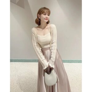 2025 early spring Japanese cross-border new product simple knitted short cardigan + suspender set