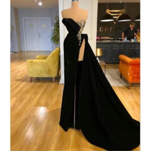 Black Velvet Evening Dresses Elegant Sleeveless Beads Sequined Prom Gowns Mermaid Floor Length Sweep Train Party Dresses
