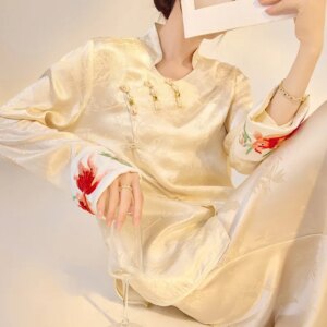 Heavy industry style new Chinese button-down fashion design touching silk embroidery shirt