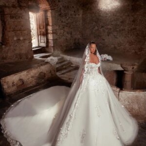 Elegant Off-shoulder Wedding Dress 2025 Sparkling Beaded Bridal Gown Romantic Sleeveless Floor-length Gown Customized