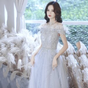 Gorgeous Prom Dress Off Shoulder Feather Shiny A Line Sequined Applique Beading Silver Gray Elegant Graduation Formal Party Gown