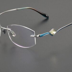 Diamond Trimming Ladies Rimless Myopia Glasses Studded Luxury Titanium Reading Glasses Blue Light To Relieve Fatigue Business.