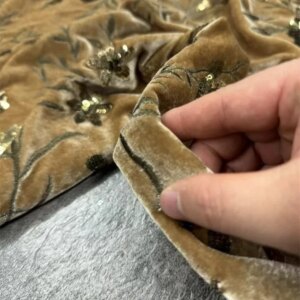 Silk and velvet heavy-duty embroidered fabric for new Chinese-style top outerwear