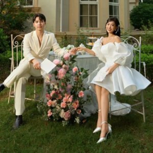 Short Satin Strapless Wedding Dress With Short Detachable 3D Flowers Cape A Line Knee Length Lace Up Back Bridal Gown TSWD447