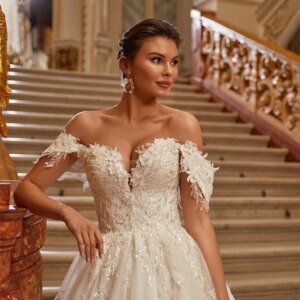 Graceful Wedding Dress 2025 Exquisite off the shoulder Bridal Dress Customized Charming Bridal Gown For Wedding Party